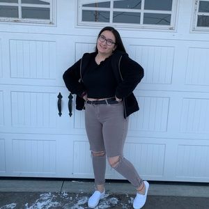 Meet your Posher, Priscilla